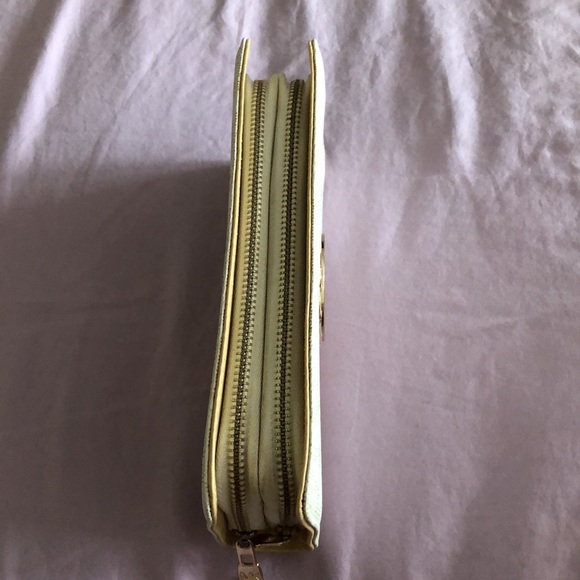 Michael Kors large double wallet. - Picture 3 of 6